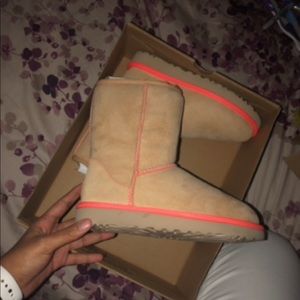 Girl uggs size 5